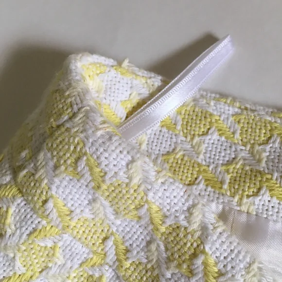 Banana Republic white and yellow pencil skirt. Size 12P. - Picture 6 of 10